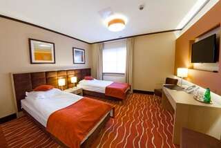 Отель Hotel Skarbek Любин Двухместный номер с 2 отдельными кроватями-1